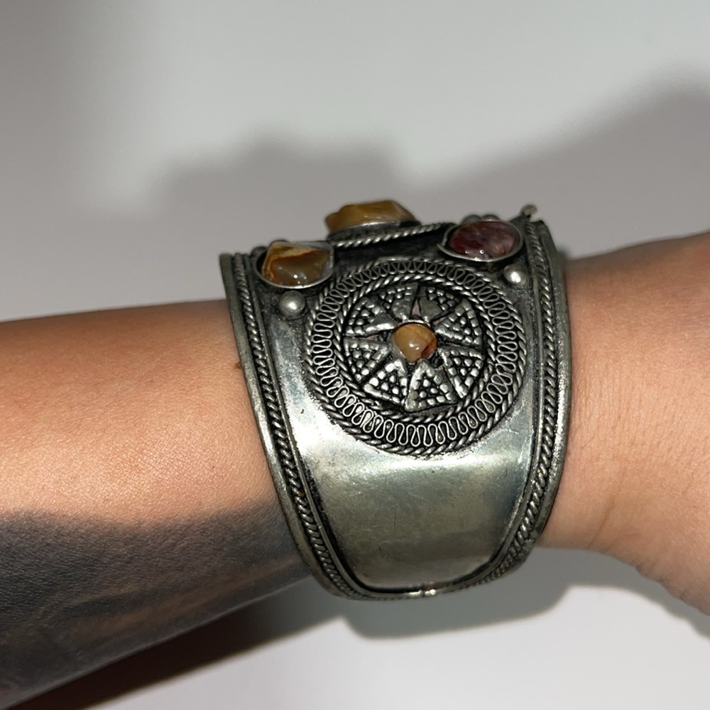 Stunning Moroccan Silver Tone Hammered Cuff, Vintage Genuine Gemstones Bracelet - Picture 4 of 7